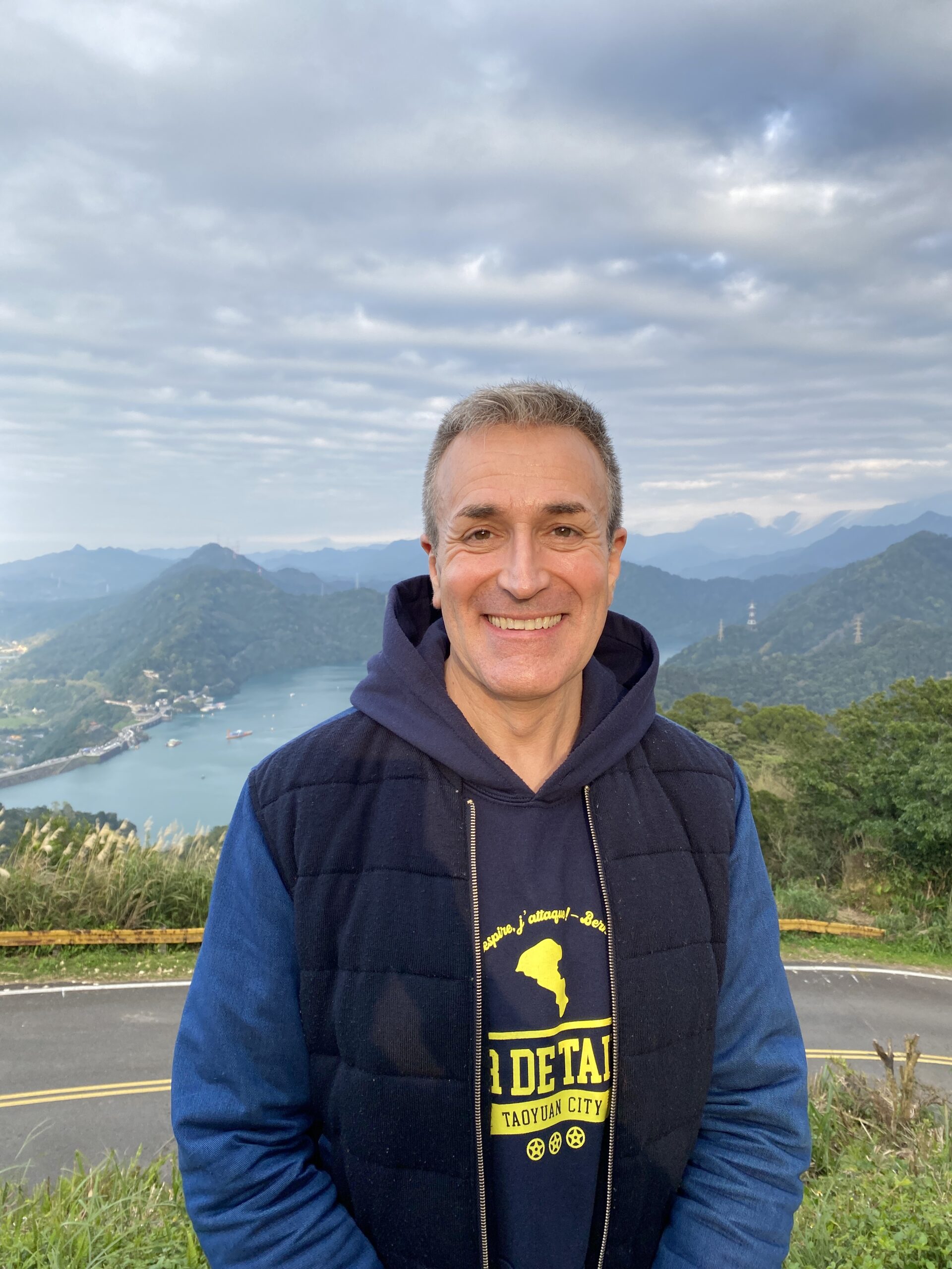 Alain Lancelot, président de l’INFOM France, sophrologue et guide certifié Shinrin-Yoku Alain Lancelot, président INFOM France et guide Shinrin-Yoku