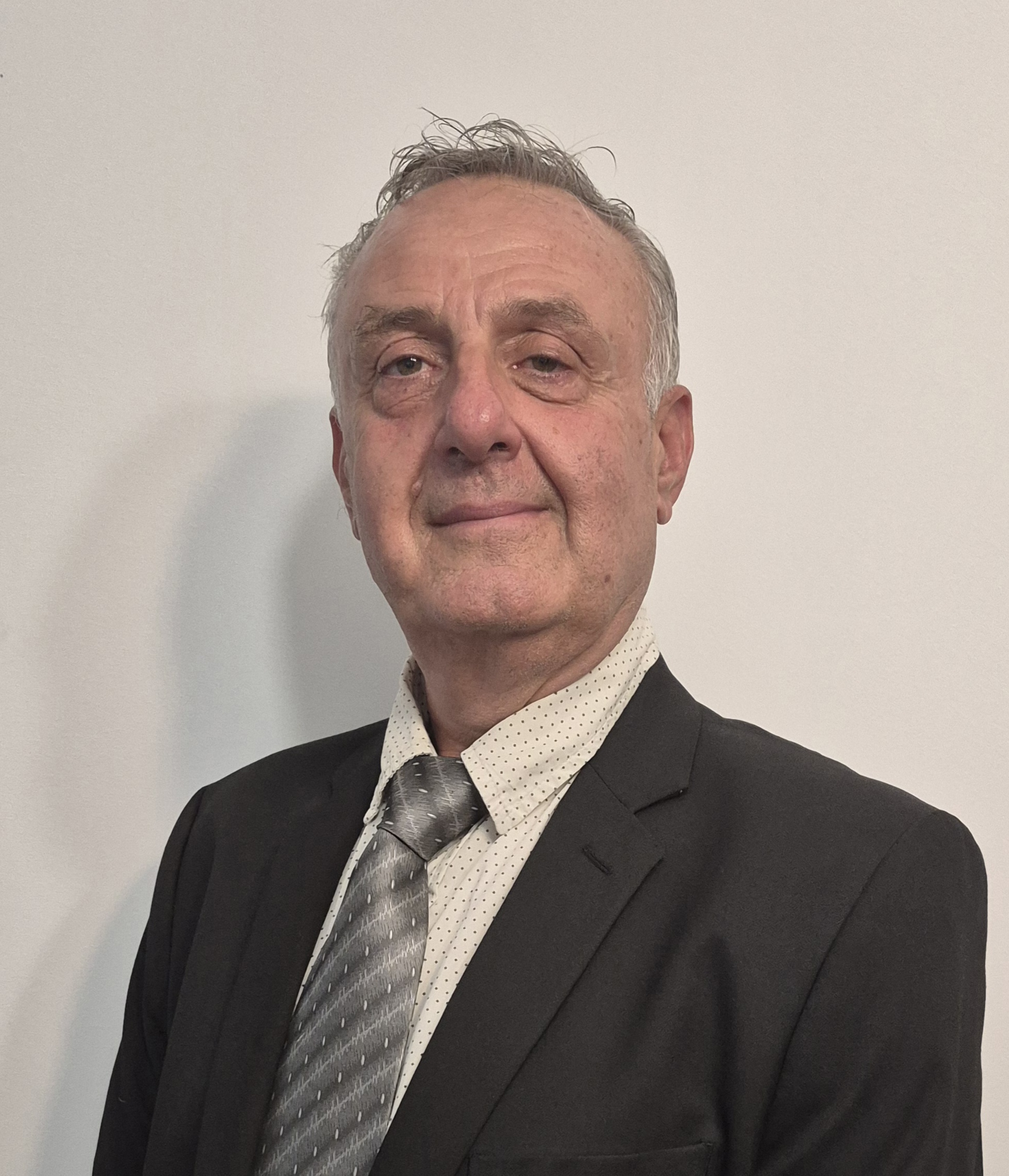 Henry-Enrico Pastorini, psychologue clinicien, naturopathe et instructeur en méditation pleine conscience et Shinrin-Yoku Henry-Enrico Pastorini, psychologue clinicien et praticien naturopathe, membre du comité scientifique INFOM France